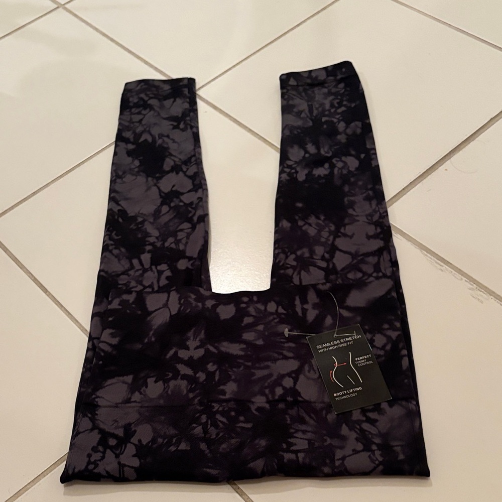 Stylish Black Tie-Dye Leggings